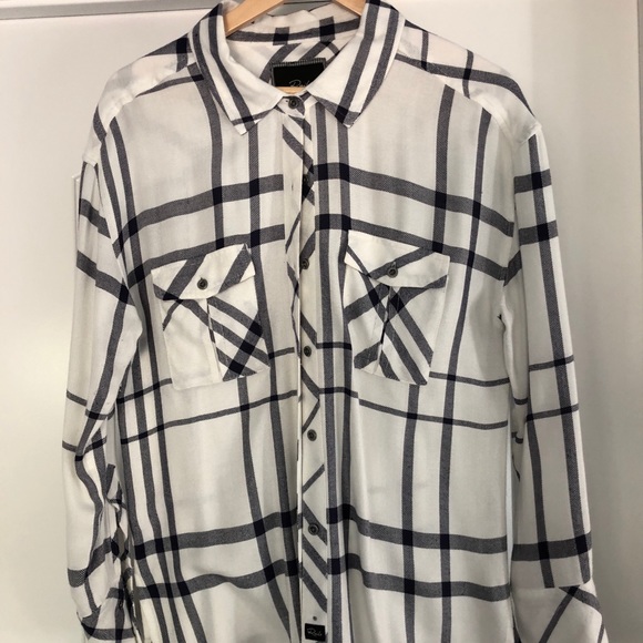 Rails Tops - Rails button front top